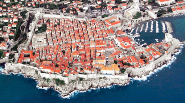 <small><del>King's Landing</del> Dubrovnik | <a href="https://commons.wikimedia.org/wiki/User:Michaelphillipr">Michaelphillipr</a>; cropped and edited <a href="/wiki/File:Dubrovnik_042.jpg">from the original</a>, <a href="https://commons.wikimedia.org/wiki/File:Dubrovnik_crop.jpg">Dubrovnik crop</a>, Crop von MH, <a href="https://creativecommons.org/licenses/by-sa/3.0/legalcode">CC BY-SA 3.0</a></small>